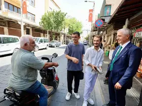 Başkan Tahmazoğlu, çarşı esnafı ve vatandaşlarla buluştu
