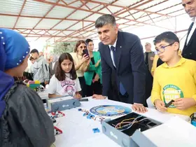 Başkan Vekili Şener, ‘CodeWeek Kodlama Şenliği’nde öğrencilerle buluştu
