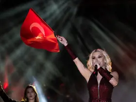 Başkent’te 19 Mayıs coşkusu: İrem Derici binlerce vatandaşla buluştu
