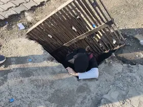 Bastığı gider mazgalı kayan kız öğrenci, 1 buçuk metrelik çukura düştü
