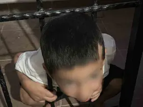 Batman’da balkona kafası sıkışan çocuk itfaiye tarafından kurtarıldı
