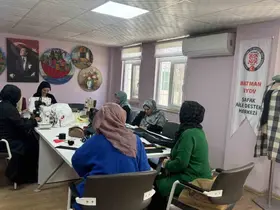 Batman’da kadınlar ilmek ilmek geleceği dokuyor
