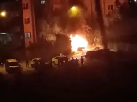 Batman’da park halindeki otomobil alevlere teslim oldu
