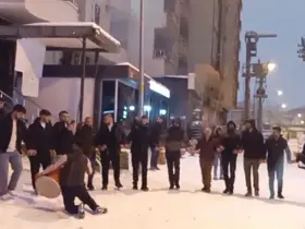 Batman’da yıllar sonra gelen kar sevinci: Davul zurna, halay ve kızak keyfi

