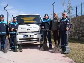 Battalgazi’de Derme Deresi çevresinde temizlik ve yıkama çalışması
