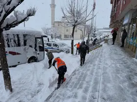 Bayburt’un Demirözü ve Aydıntepe ilçelerinde kar temizliği yapılıyor
