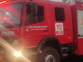 Bayındır’da ev yangını hayvan damına sıçradı
