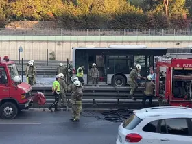 Bayrampaşa-Maltepe Metrobüs Durağı’nda korkutan yangın
