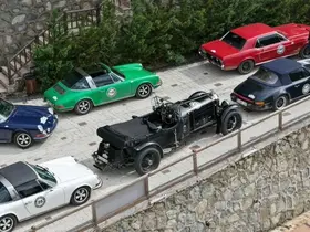 Belçikalı klasik araç tutkunları Artvin’de
