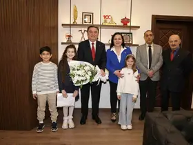 Belediye başkanı koltuğunu Mercan Su Uzun’a devretti
