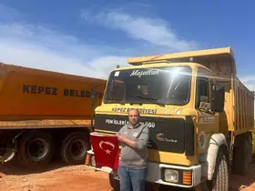 Belediye çalışanının bayrak hassasiyeti
