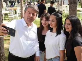 Belediyeden üniversiteyi kazanan öğrencilere eğitim desteği
