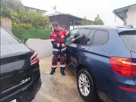 Belen’de araçta mahsur kalan bebek kurtarıldı
