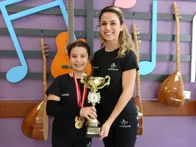 Beş yaşında başladığı ’salsa’ yolculuğunda dört Türkiye birinciliği kazanan minik sporcunun yeni hedefi dünya şampiyonluğu
