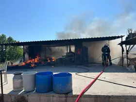 Besiciye ait konteyner, yangında kullanılamaz hale geldi
