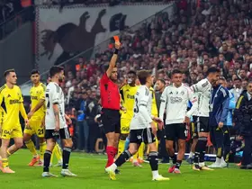Beşiktaş, bir Fenerbahçe maçında yine kırmızı kart gördü
