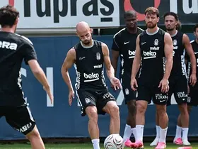 Beşiktaş’ta Leandro Trossard ilk antrenmanına çıktı
