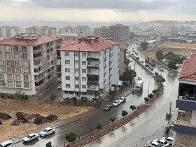 Besni’de sağanak yağış etkili oldu
