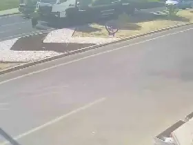 Beton mikserinin altında kaldı, kaza anı görüntüleri ortaya çıktı
