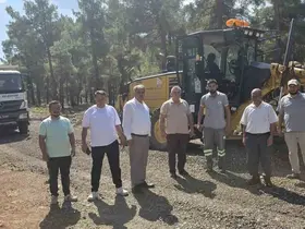 Beyağaç Belediye Başkanı Sezayi Pütün asfaltlama çalışmalarını yerinde inceliyor
