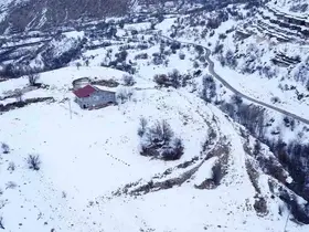 Beyaza bürünen 2 bin rakımdaki mahalleler havadan görüntülendi
