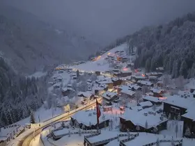 Beyaza bürünen turizm cenneti Ayder havadan görüntülendi
