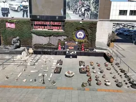 Beykoz’da ele geçirilen 10 bini aşkın eser ve sikkeler emniyette sergilendi
