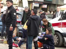 Bıçaklı kavgada 1'i ağır 8 kişi yaralandı