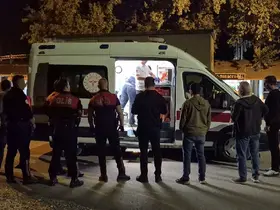 Bıçaklı saldırıya uğrayan genç yaralandı
