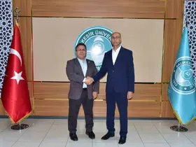Bigadiç MYO’da Eğitime katkı sunan hayırsever İbrahim Duru’ya plaket
