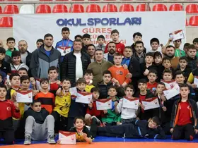 Bilecik’te 400 sporcu minderde ter döktü
