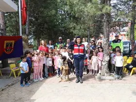 Bilecik’te 60 öğrenciye jandarmadan güvenlik eğitimi
