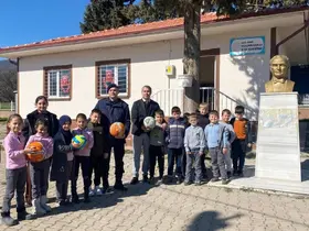 Bilecik’te jandarmadan öğrencilere spor malzemesi desteği
