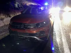 Bilecik’te kontrolden çıkan otomobil refüje çarptı, 1 kişi yaralandı
