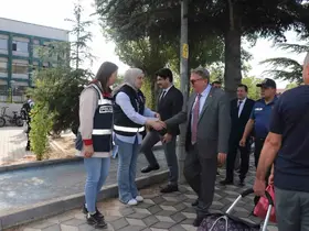 Bilecik’te okul önlerinde yaya ve sürücülere trafik bilgilendirmesi
