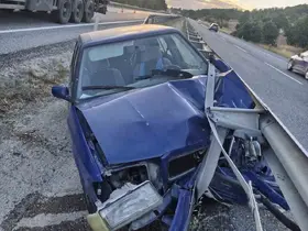 Bilecik’te otomobil refüje çarptı: 7 kişi yaralandı
