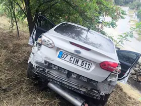 Bilecik’te otomobil şarampole uçtu: 4 kişi yaralandı
