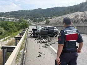 Bilecik’te otomobil tıra arkadan çarptı: 2 yaralı
