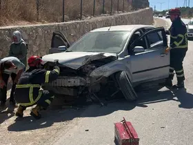 Bilecik’te seyir halinde kontrolden çıkan otomobil istinat duvarına çarptı
