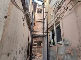 Bina dışına kurulan yük asansörü düştü: 80 yaşındaki kadın hayatını kaybetti
