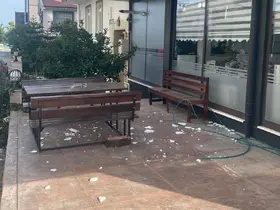Binadan düşen sıva parçaları tehlike saçıyor
