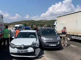 Bingöl iki araç çarpıştı: 2 yaralı
