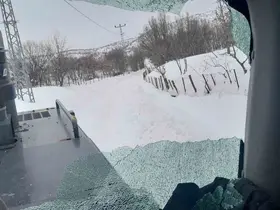 Bingöl’de ahır yolunu açmadılar diye iş makinesine saldırdılar
