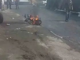 Bingöl’de kaynak yapılırken alev alan motosiklet kullanılamaz hale geldi

