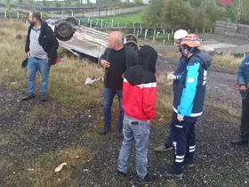 Bingöl’de otomobil takla attı: 2 yaralı
