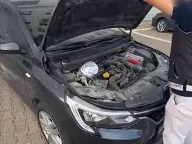 Bingöl’de otomobilin motor bölümünde esrar ele geçirildi: 3 tutuklama
