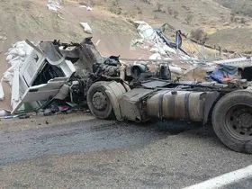 Bingöl’de tır devrildi: 1 yaralı
