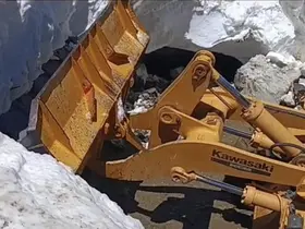 Bingöl’de yazın ortasında kar temizliği
