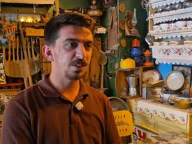Binlerce antika ile süslenen müze görünümlü ilginç kafe
