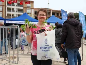 Binlerce fide Kuşadası ve İncirliova’da vatandaşlarla buluştu
